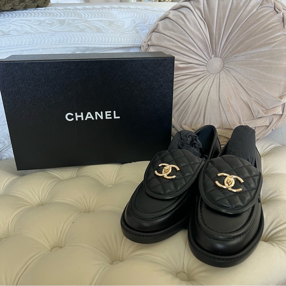 SOLD Chanel lambskin quilted CC turnlock loafers black 40